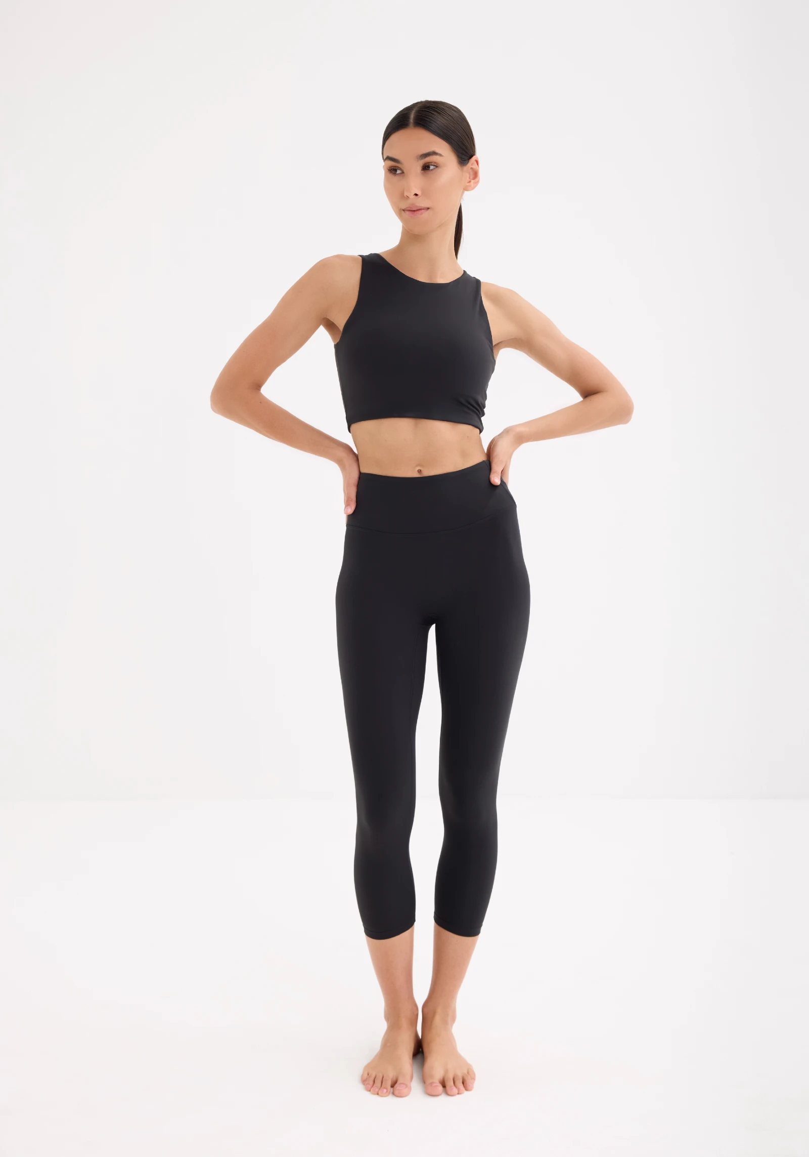 Bia Studios Essentials 3/4 Length Leggings in Black – cropped women's gym leggings Dubai